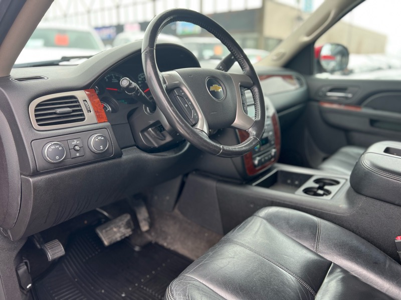 Chevrolet Suburban LT 1500 4WD 2013