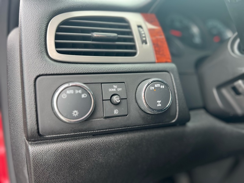 Chevrolet Suburban LT 1500 4WD 2013