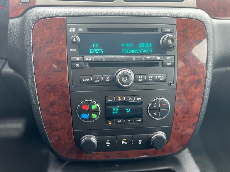 Chevrolet Suburban LT 1500 4WD 2013