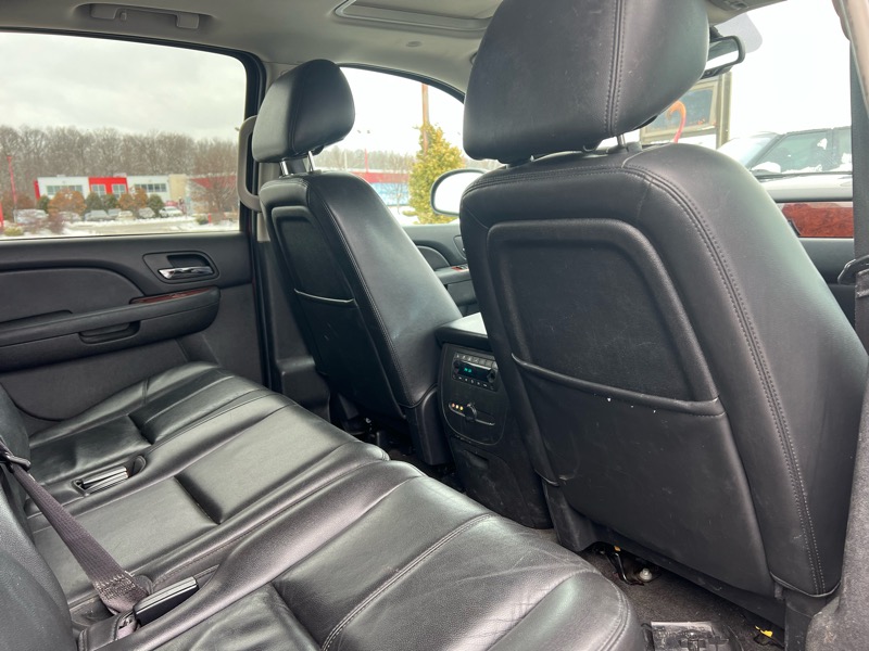 Chevrolet Suburban LT 1500 4WD 2013