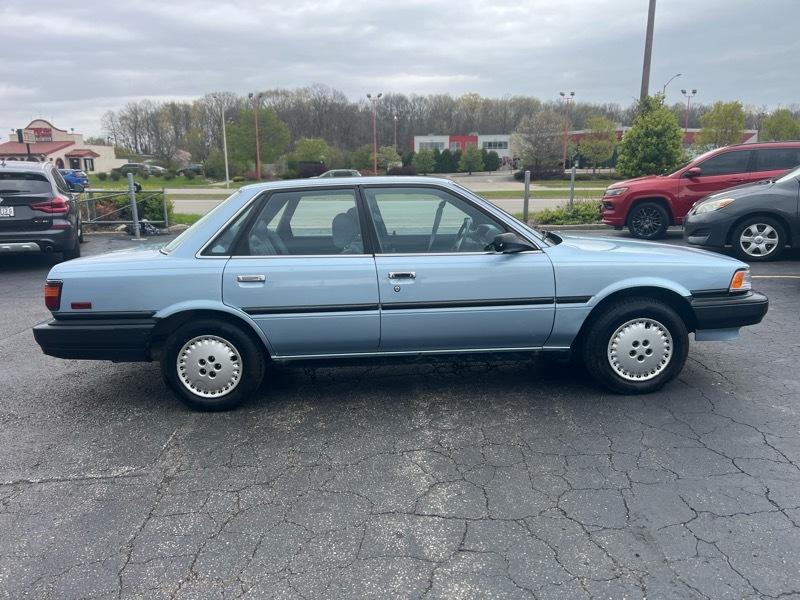 Toyota Camry DLX 1990
