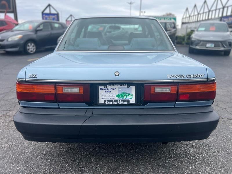 Toyota Camry DLX 1990