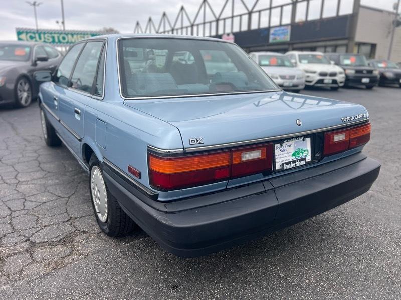Toyota Camry DLX 1990