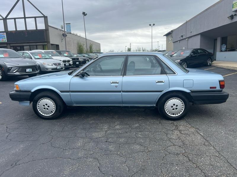 Toyota Camry DLX 1990