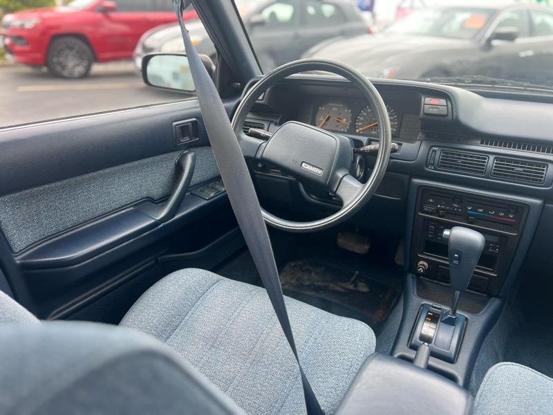 Toyota Camry DLX 1990