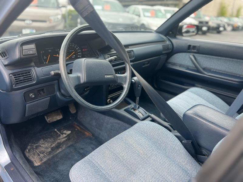 Toyota Camry DLX 1990