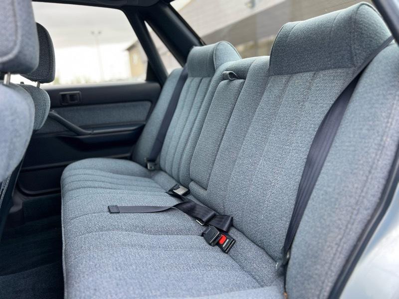 Toyota Camry DLX 1990