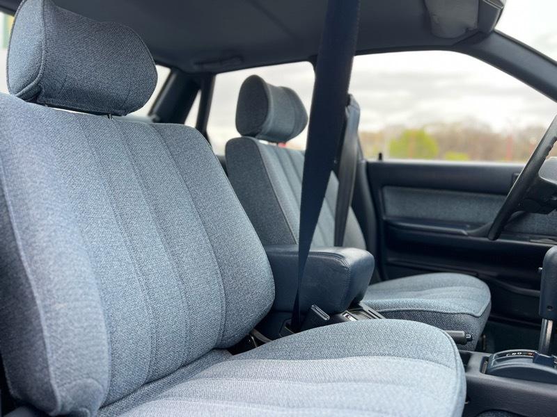Toyota Camry DLX 1990