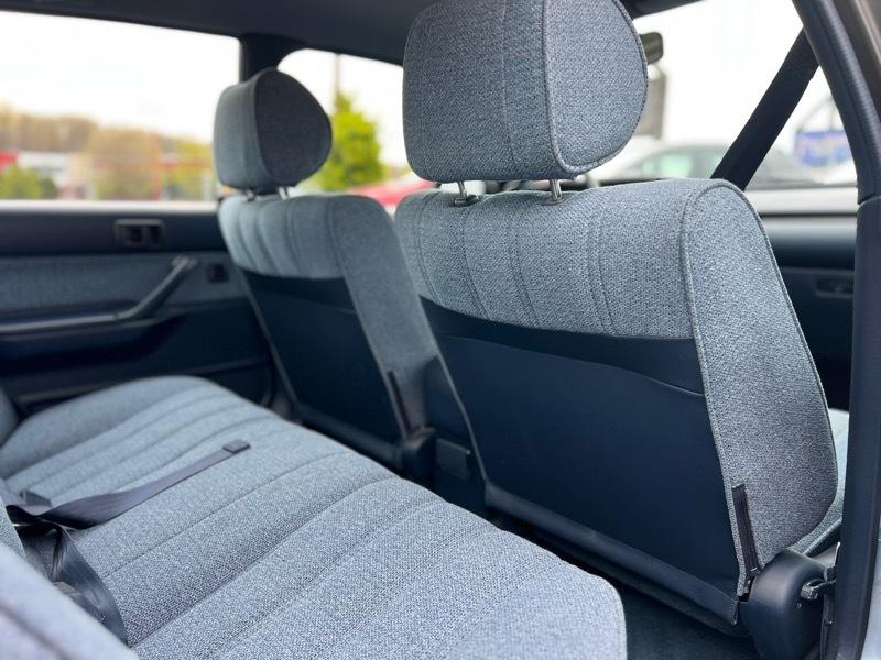 Toyota Camry DLX 1990