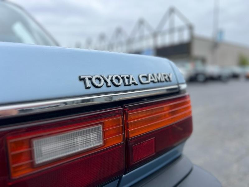 Toyota Camry DLX 1990