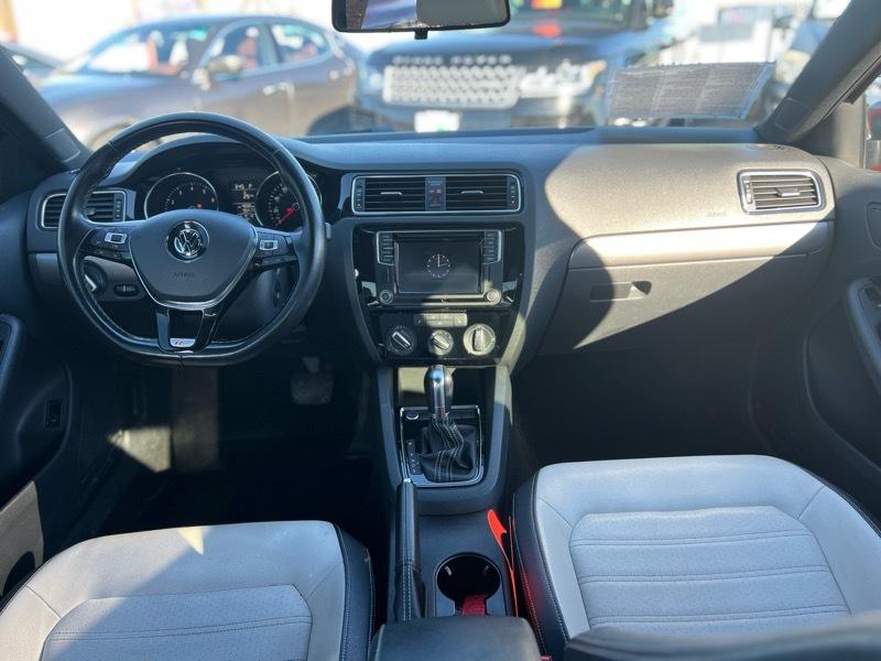 Volkswagen Jetta SE 6A 2016