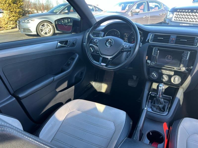 Volkswagen Jetta SE 6A 2016