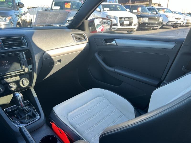 Volkswagen Jetta SE 6A 2016