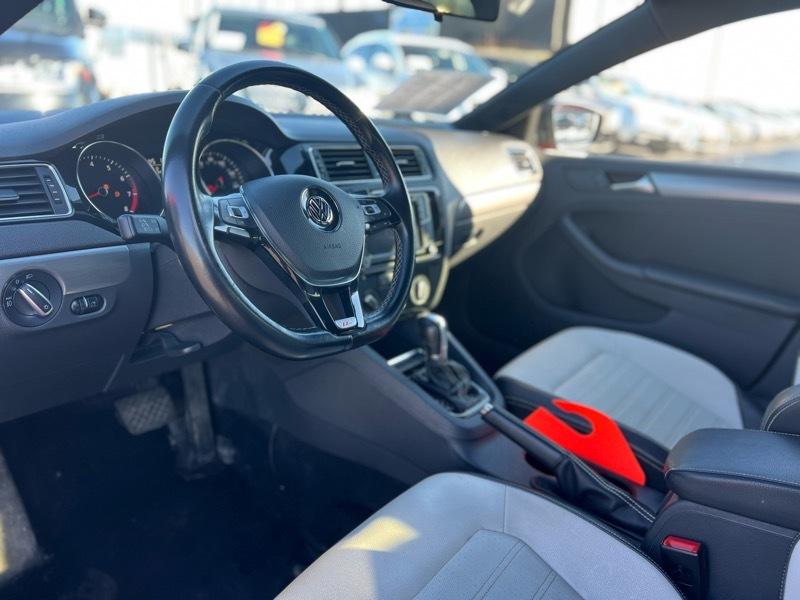 Volkswagen Jetta SE 6A 2016