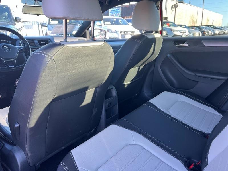 Volkswagen Jetta SE 6A 2016