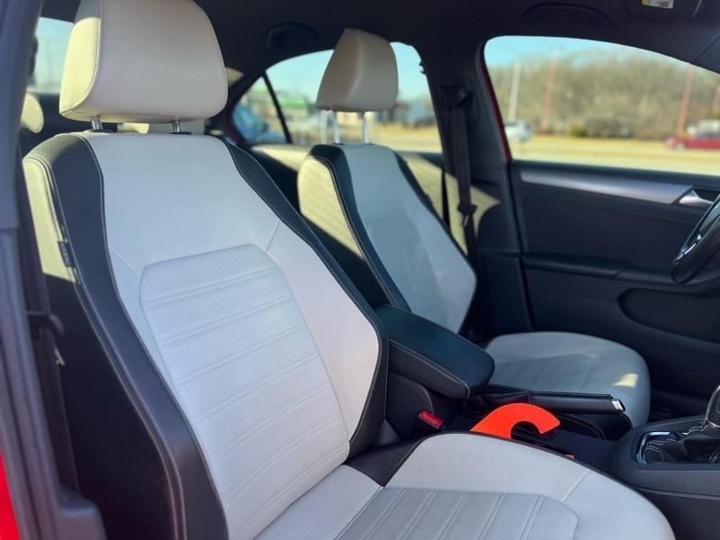 Volkswagen Jetta SE 6A 2016