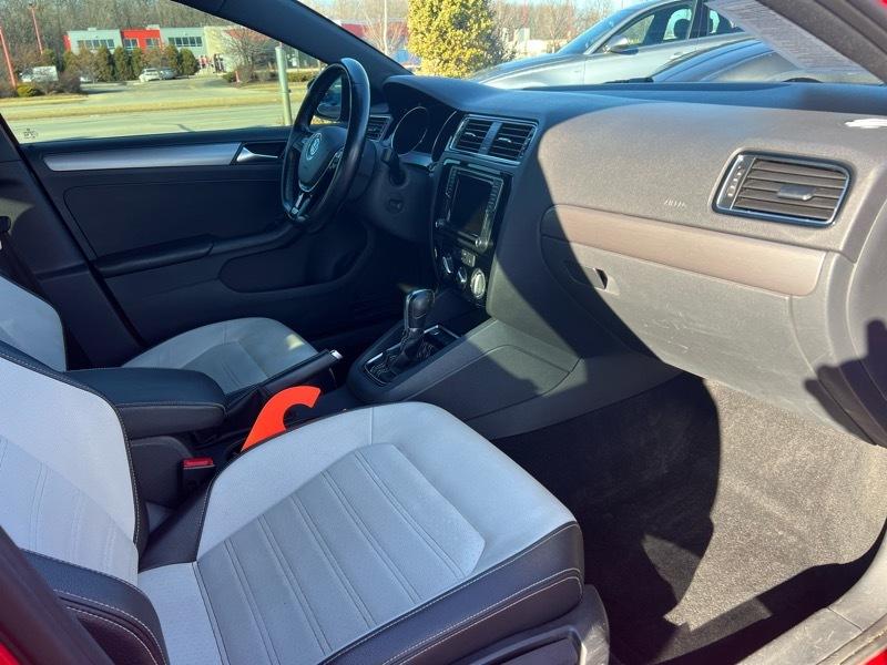 Volkswagen Jetta SE 6A 2016