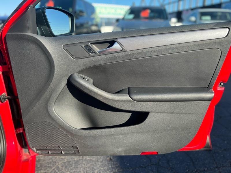 Volkswagen Jetta SE 6A 2016