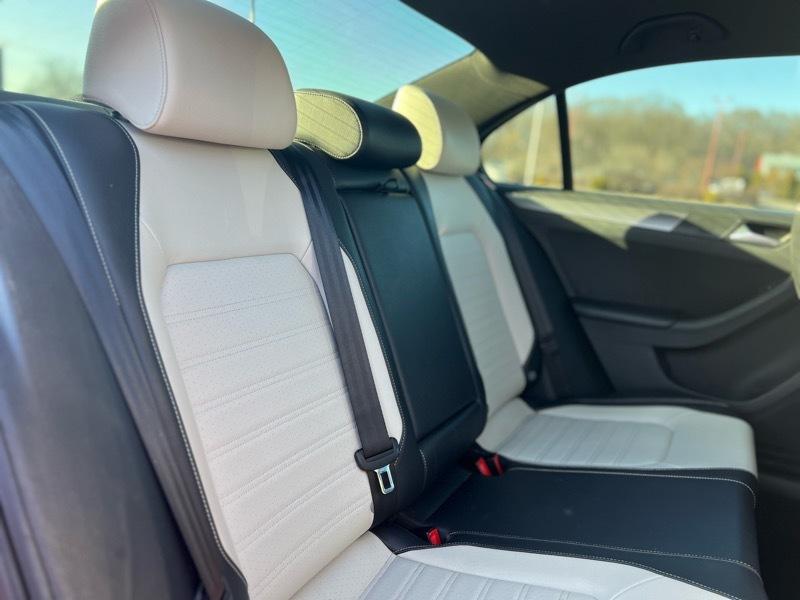 Volkswagen Jetta SE 6A 2016