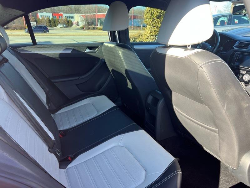 Volkswagen Jetta SE 6A 2016