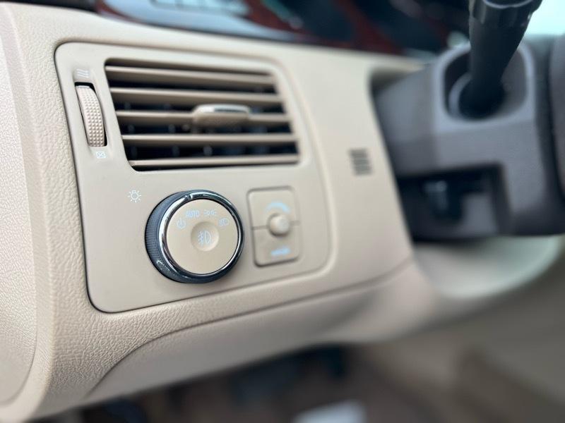 Buick Lucerne CXL 2011