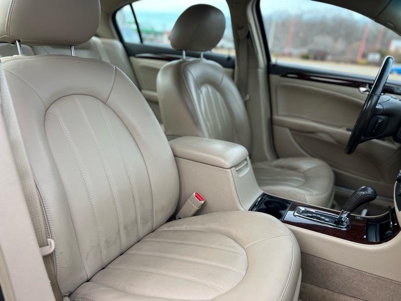 Buick Lucerne CXL 2011