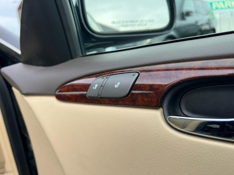 Buick Lucerne CXL 2011