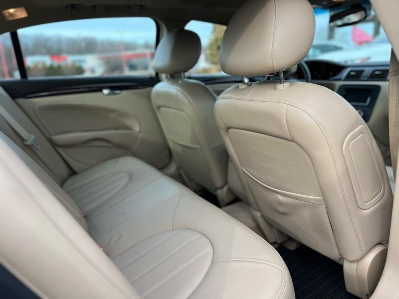 Buick Lucerne CXL 2011