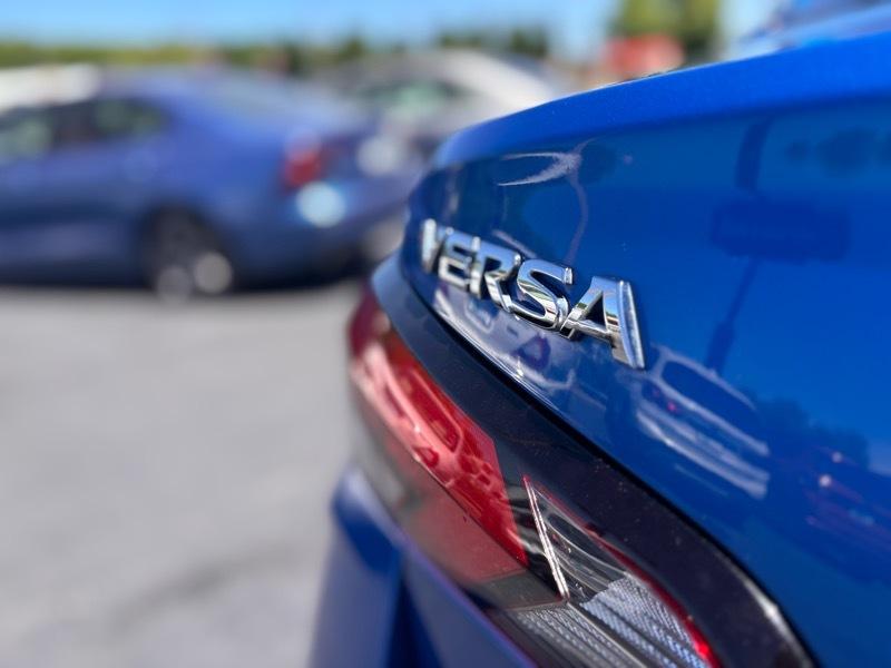 Nissan Versa SV 2021