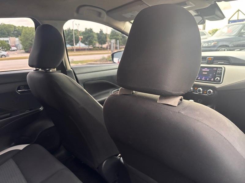 Nissan Versa SV 2021