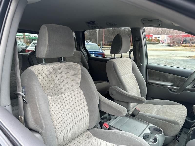 Toyota Sienna CE FWD 7 Passenger 2010