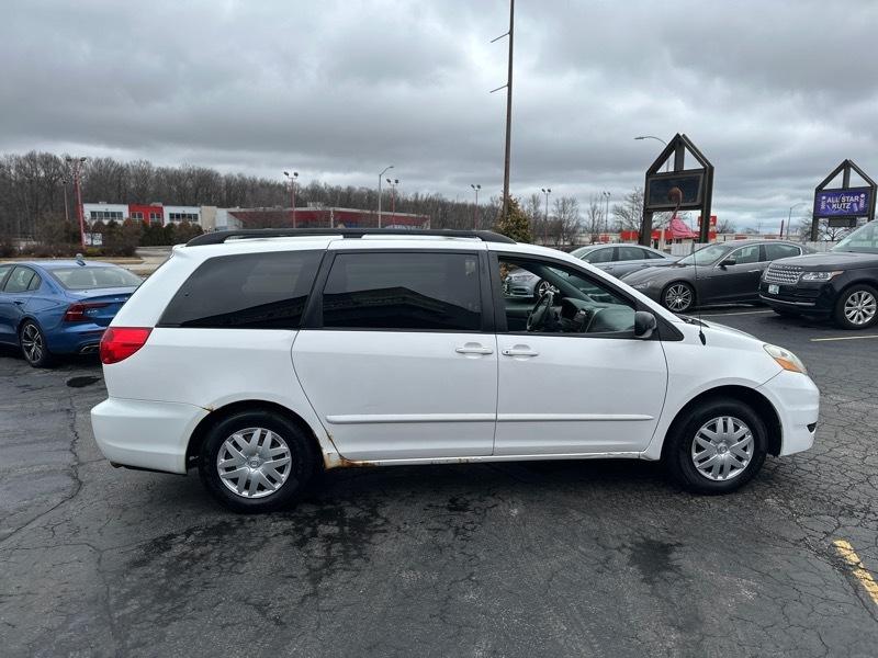 Toyota Sienna CE FWD 7 Passenger 2010