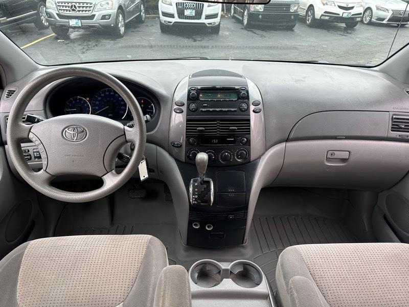 Toyota Sienna CE FWD 7 Passenger 2010