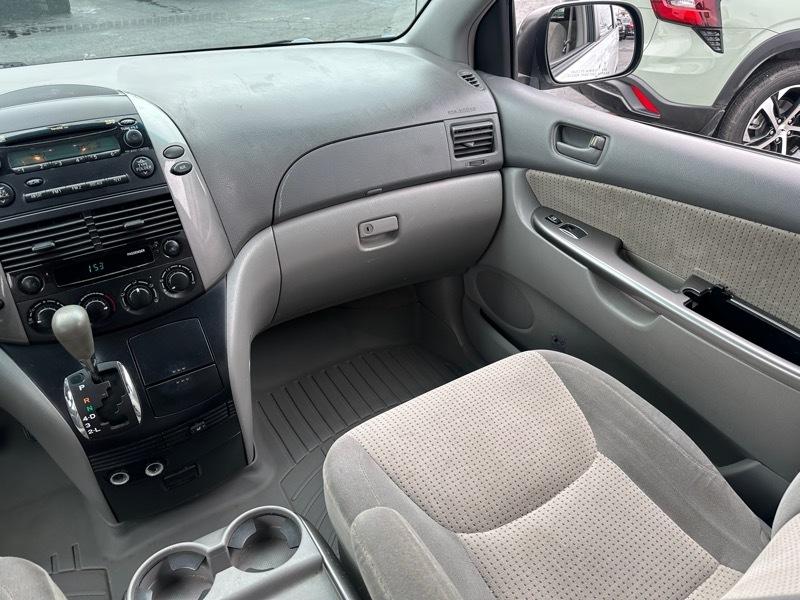Toyota Sienna CE FWD 7 Passenger 2010
