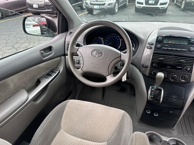 Toyota Sienna CE FWD 7 Passenger 2010