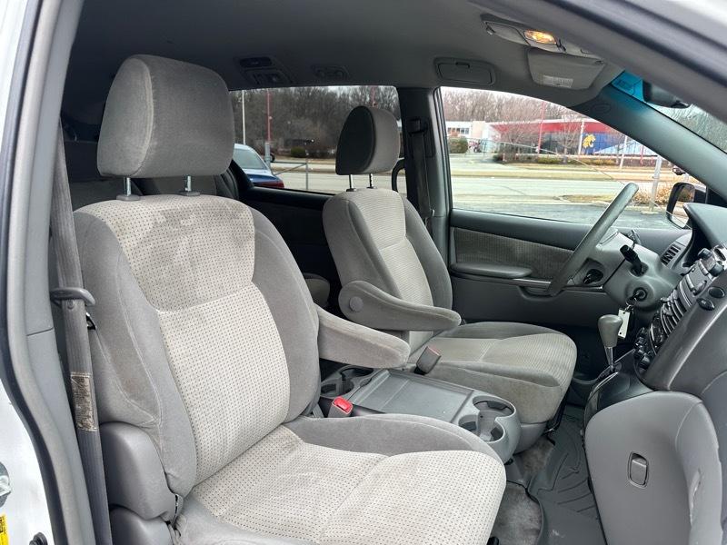 Toyota Sienna CE FWD 7 Passenger 2010