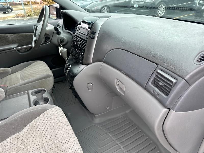 Toyota Sienna CE FWD 7 Passenger 2010