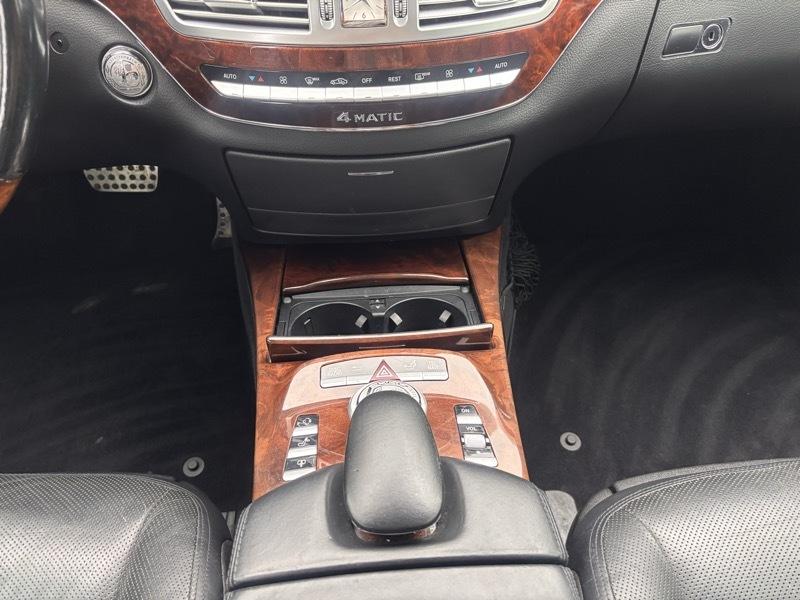 Mercedes-Benz S-Class S550 4-MATIC 2010