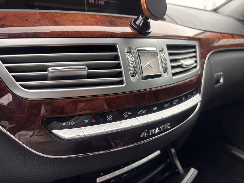 Mercedes-Benz S-Class S550 4-MATIC 2010
