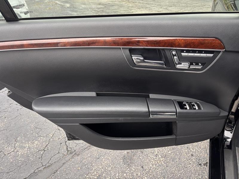 Mercedes-Benz S-Class S550 4-MATIC 2010