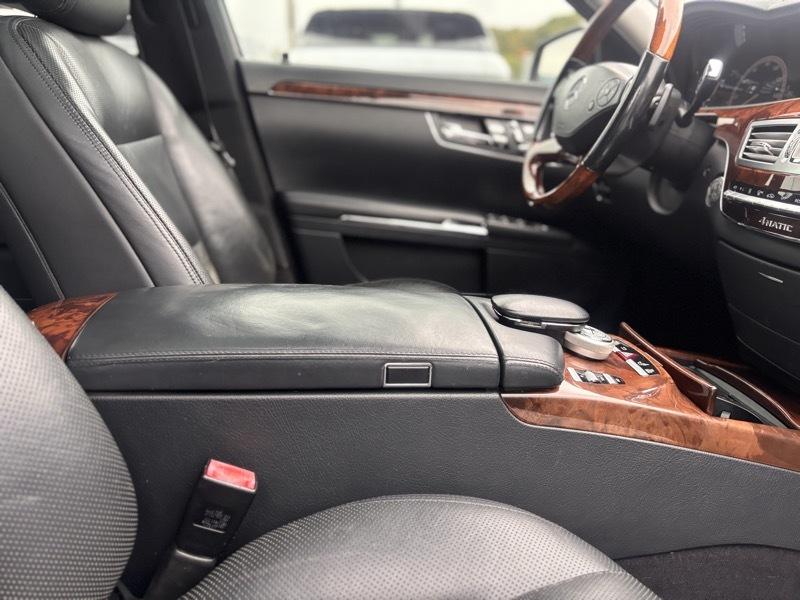 Mercedes-Benz S-Class S550 4-MATIC 2010