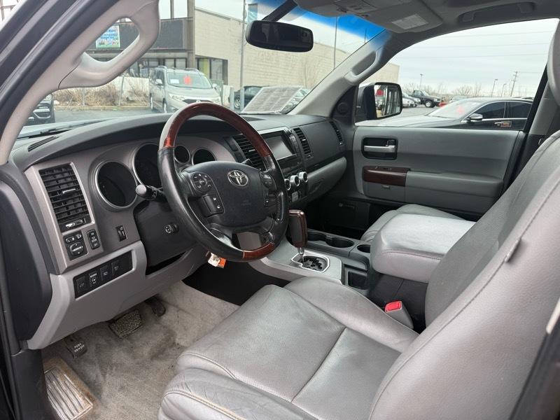 Toyota Sequoia Platinum 4WD FFV 2011