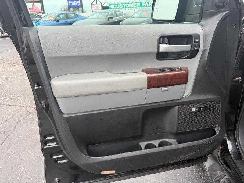 Toyota Sequoia Platinum 4WD FFV 2011