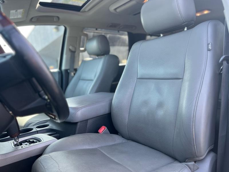 Toyota Sequoia Platinum 4WD FFV 2011