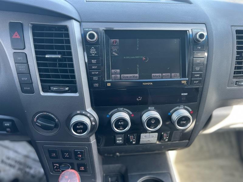 Toyota Sequoia Platinum 4WD FFV 2011