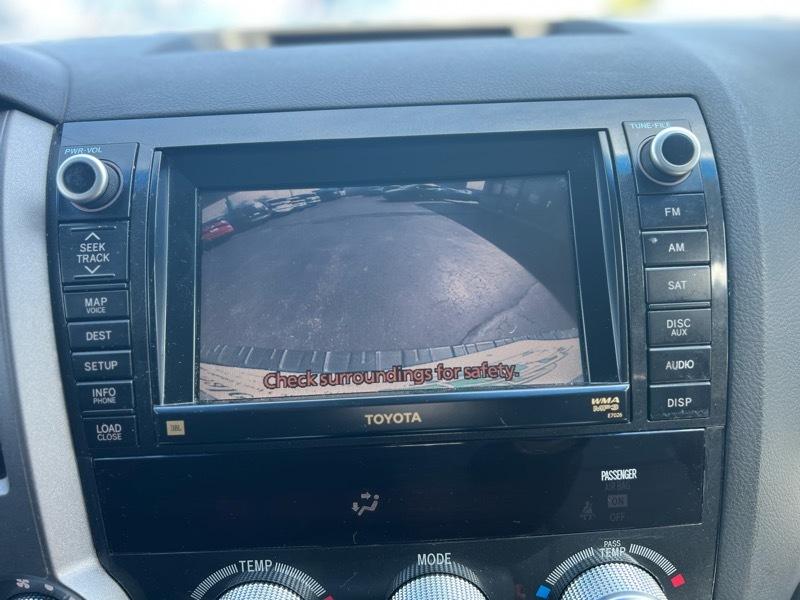 Toyota Sequoia Platinum 4WD FFV 2011