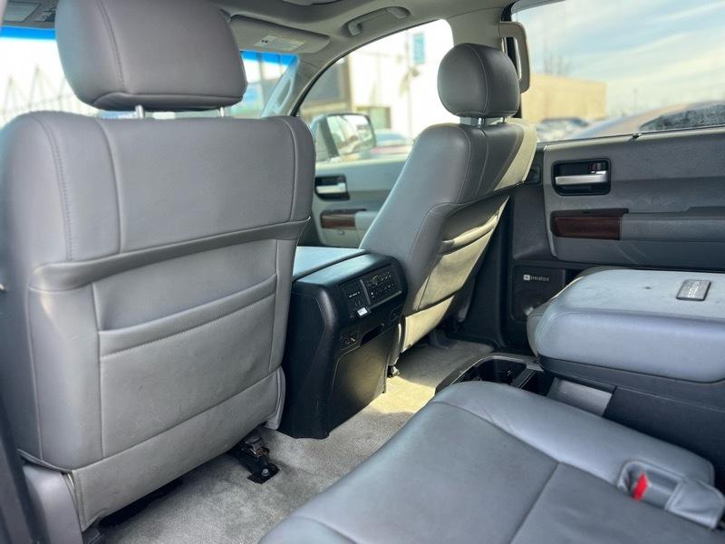 Toyota Sequoia Platinum 4WD FFV 2011
