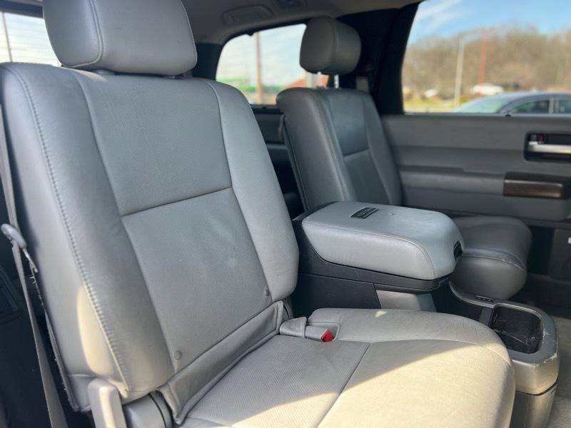 Toyota Sequoia Platinum 4WD FFV 2011