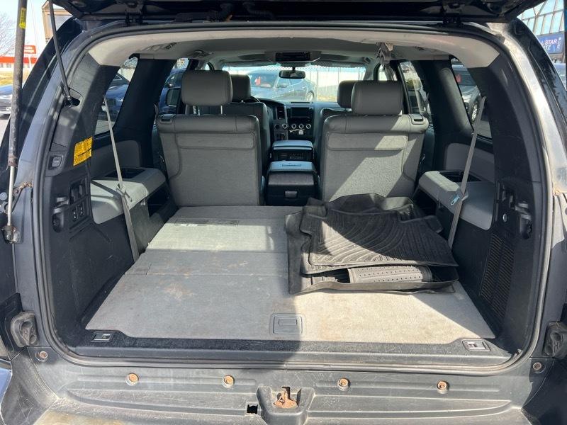 Toyota Sequoia Platinum 4WD FFV 2011