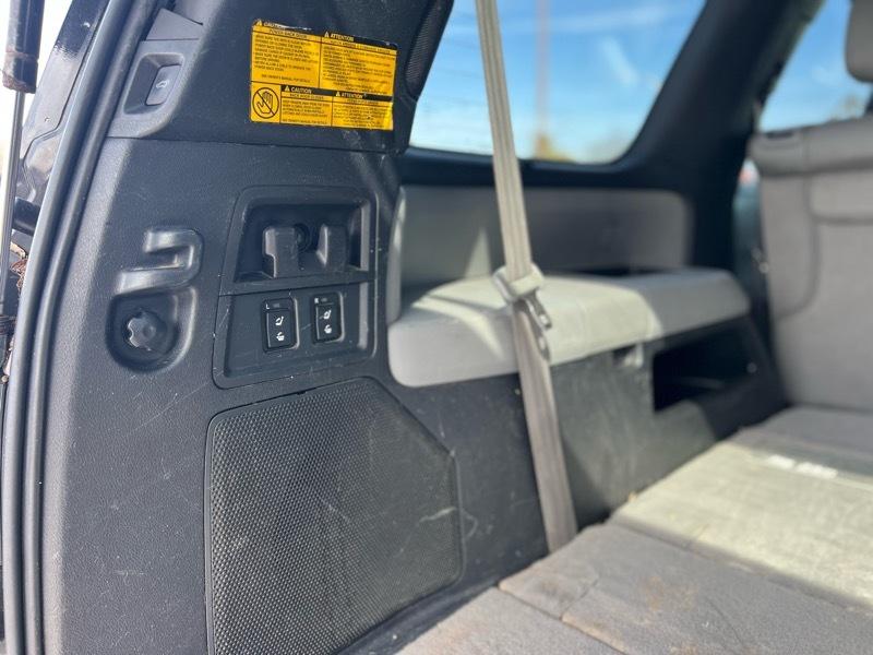 Toyota Sequoia Platinum 4WD FFV 2011